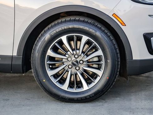 Used 2019 Lincoln Nautilus Select image 11