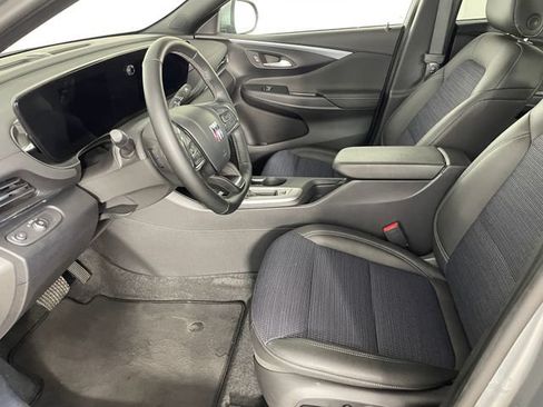 Certified 2025 Buick Envista Preferred w/ Convenience I Package FWD image 2