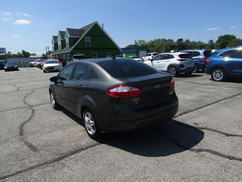 Used 2019 Ford Fiesta SE FWD image 5