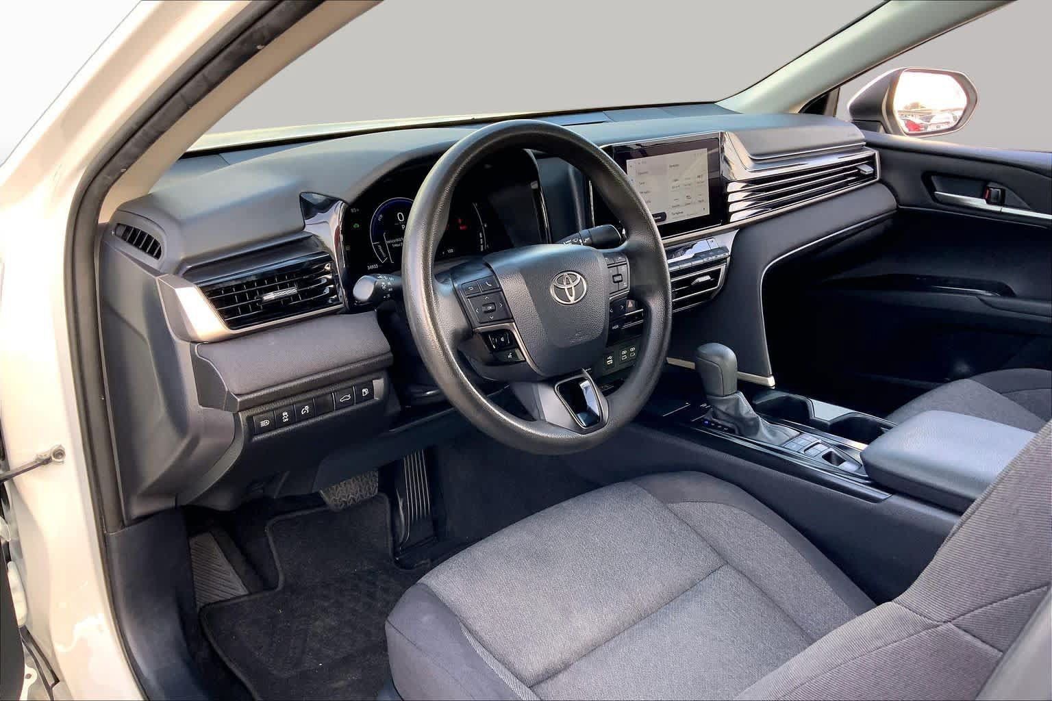 Used 2025 Toyota Camry LE FWD image 17