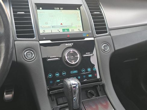 Used 2018 Ford Taurus SHO image 11