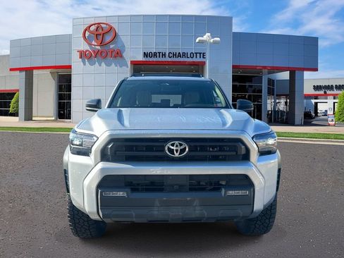 Used 2025 Toyota 4Runner SR5 AWD/4WD image 3