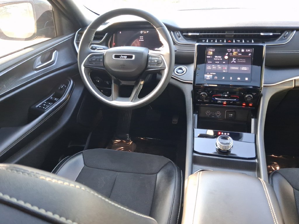 Used 2024 Jeep Grand Cherokee Altitude RWD image 16