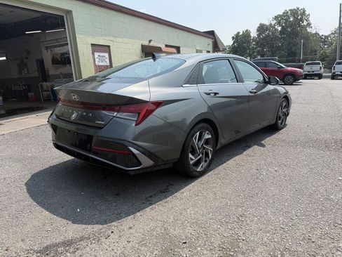 Used 2024 Hyundai Elantra Limited FWD image 4