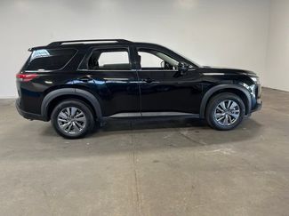Used 2024 Nissan Pathfinder SV FWD video 2