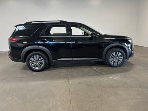 Used 2024 Nissan Pathfinder SV FWD image 2