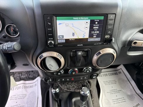 Used 2017 Jeep Wrangler Sahara AWD/4WD image 16