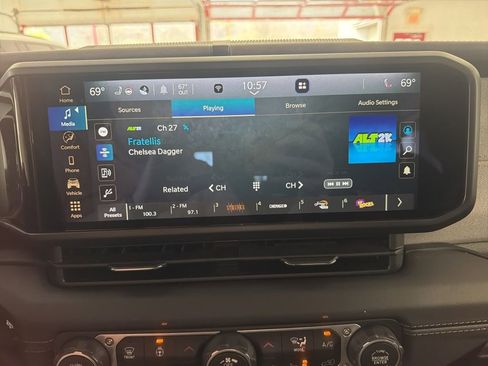 Certified 2025 Jeep Wrangler Unlimited Sahara AWD/4WD image 16