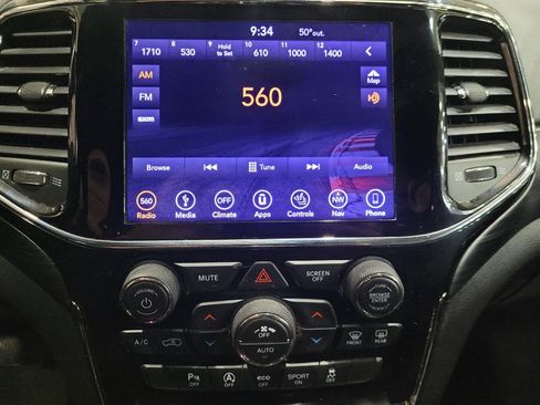 Used 2019 Jeep Grand Cherokee Laredo RWD image 25