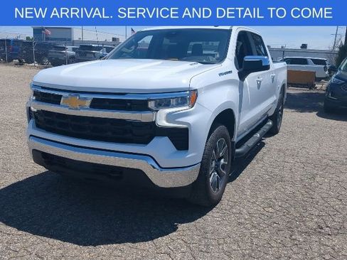 Used 2024 Chevrolet Silverado 1500 LT AWD/4WD image 2