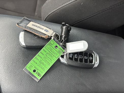 Used 2022 Hyundai Elantra SEL w/ Preferred Accessory Package image 40