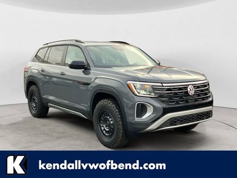 New 2025 Volkswagen Atlas Peak Edition SE AWD/4WD image 1