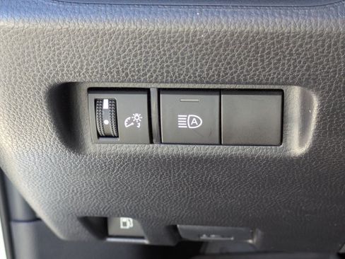 Used 2025 Toyota RAV4 XLE AWD/4WD image 12