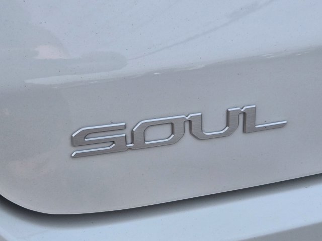 Used 2025 Kia Soul LX w/ LX Technology Package FWD image 18