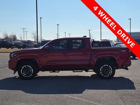 Used 2025 Toyota Tacoma TRD Sport image 3