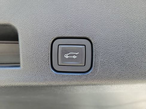 Certified 2025 Chevrolet Traverse LT FWD image 10