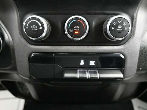 Used 2019 RAM 1500 Big Horn AWD/4WD image 18