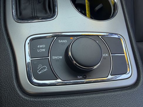 Used 2020 Jeep Grand Cherokee Limited image 42