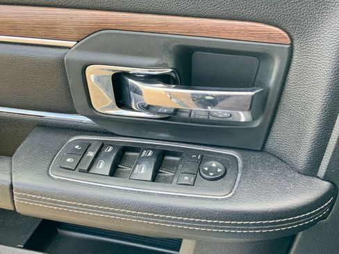 Used 2018 RAM 1500 Laramie image 44