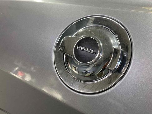 Used 2016 Dodge Challenger SXT image 31