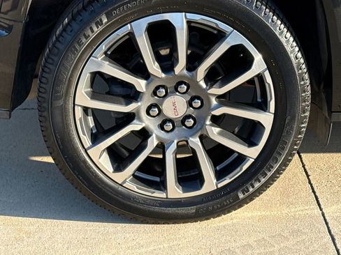 Used 2021 GMC Acadia Denali w/ Denali Technology Package FWD image 9