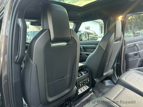 Used 2025 Land Rover Defender 110 OCTA image 19