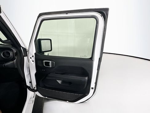 Used 2023 Jeep Wrangler Sahara image 30