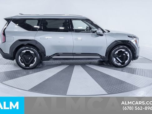 Used 2024 Kia EV9 Land image 12