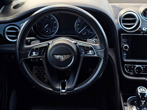 Used 2018 Bentley Bentayga image 20