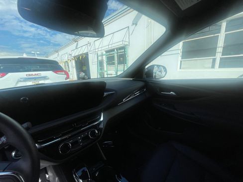 Used 2025 Buick Envista Sport Touring image 35