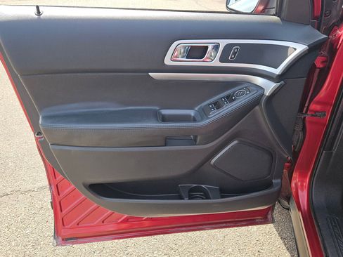 Used 2013 Ford Explorer XLT image 11