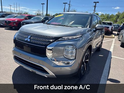 Used 2024 Mitsubishi Outlander SE AWD/4WD image 3