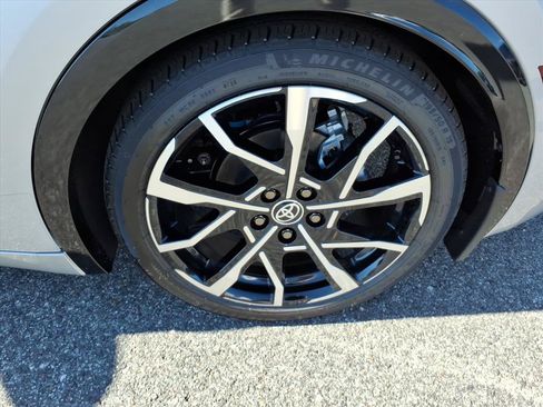 New 2026 Toyota Prius Plug-In Hybrid FWD image 8