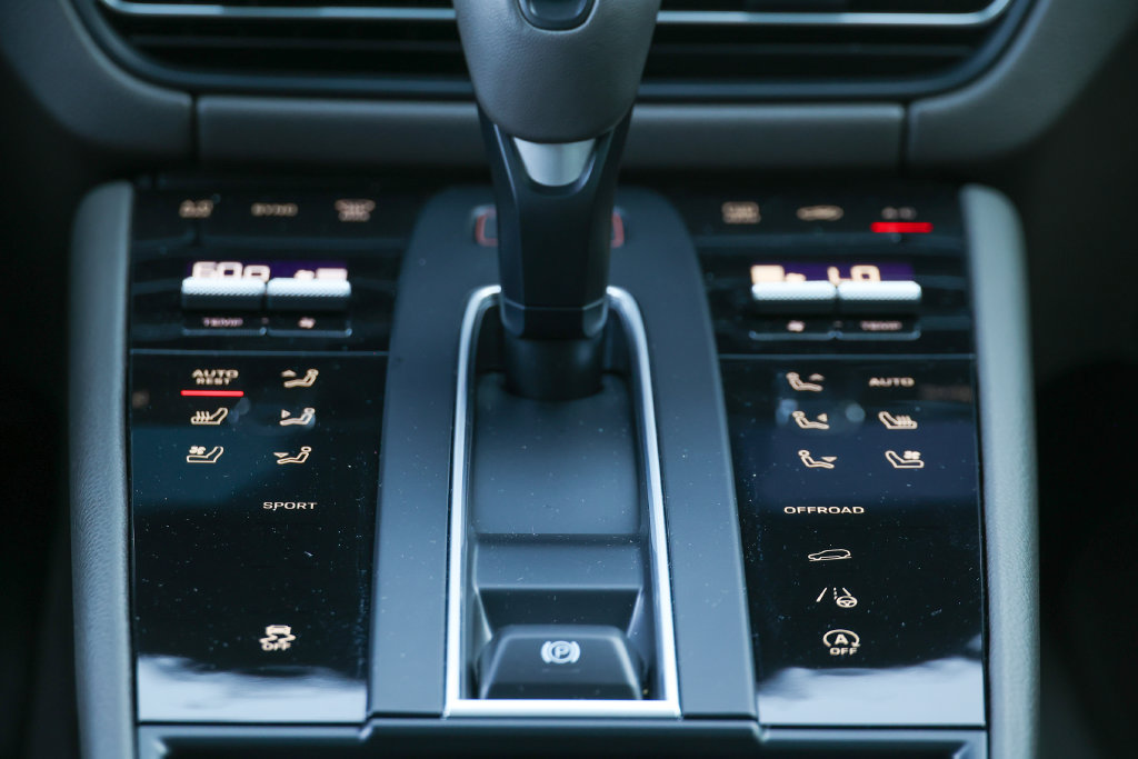 Certified 2026 Porsche Macan AWD/4WD image 41