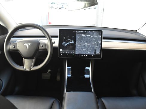 Used 2021 Tesla Model Y Long Range image 29