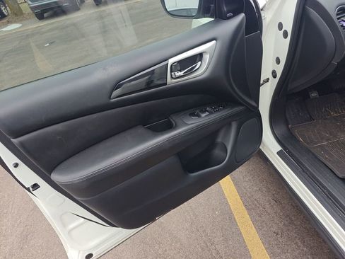 Used 2019 Nissan Pathfinder SV image 5