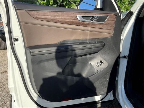 Used 2024 Volkswagen Atlas SEL image 22