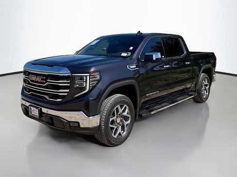 Used 2023 GMC Sierra 1500 SLT AWD/4WD image 3