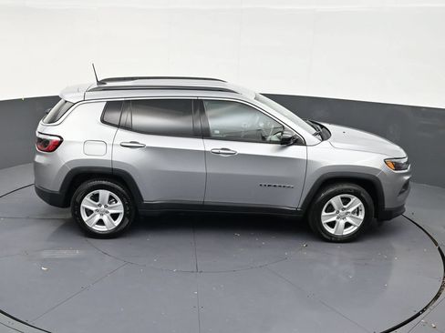 Used 2022 Jeep Compass Latitude FWD image 18