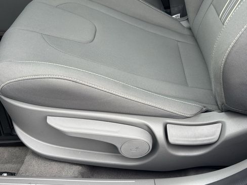 Certified 2025 Hyundai Elantra Sport image 14