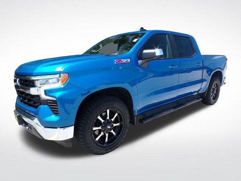 Used 2023 Chevrolet Silverado 1500 LT w/ Z71 Off-Road Package AWD/4WD image 2