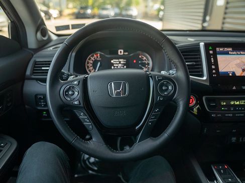 Used 2016 Honda Pilot Touring image 6