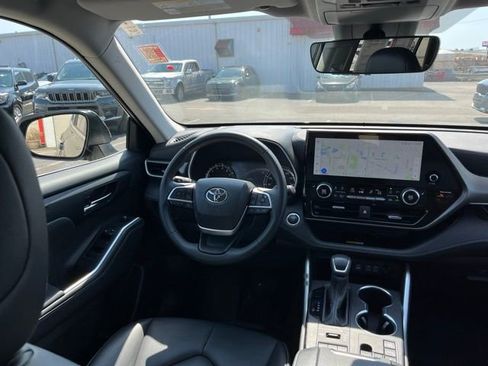 Used 2024 Toyota Highlander XLE image 42