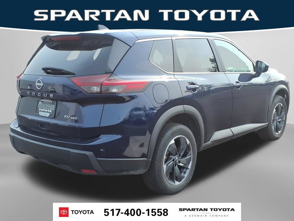 Used 2024 Nissan Rogue SV AWD/4WD image 7