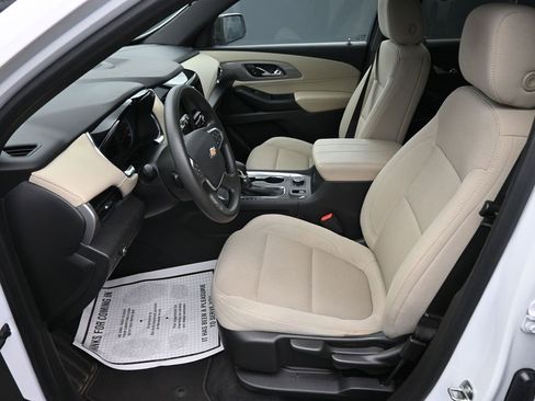 Used 2023 Chevrolet Traverse LS image 12