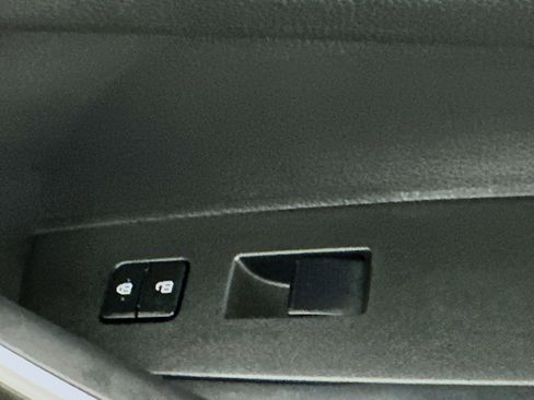 Used 2023 Toyota Corolla SE image 29