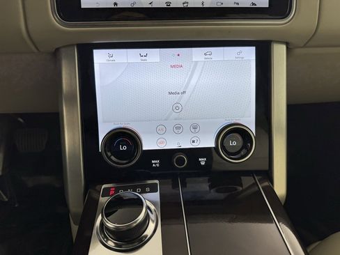 Used 2018 Land Rover Range Rover HSE image 25