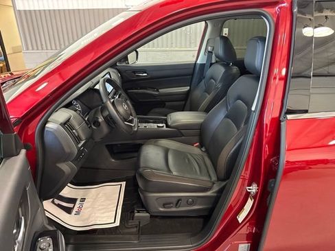 Used 2023 Nissan Pathfinder SL w/ SL Premium Package AWD/4WD image 10