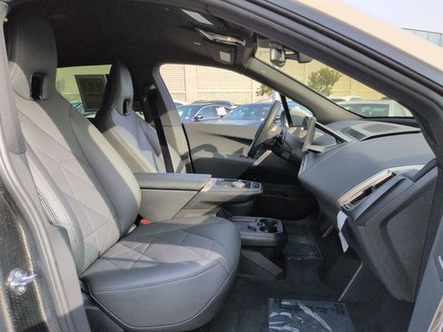 Used 2026 BMW iX xDrive45 image 32