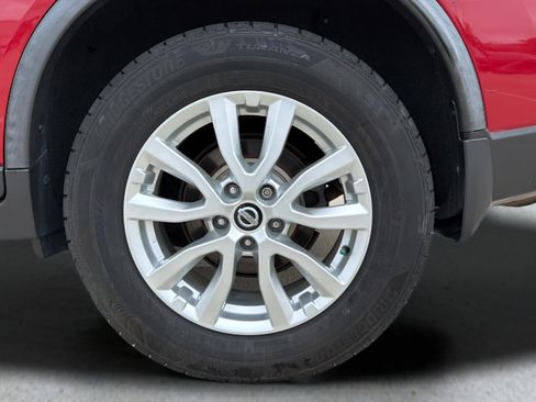 Used 2017 Nissan Rogue SV w/ SV Premium Package AWD/4WD image 28